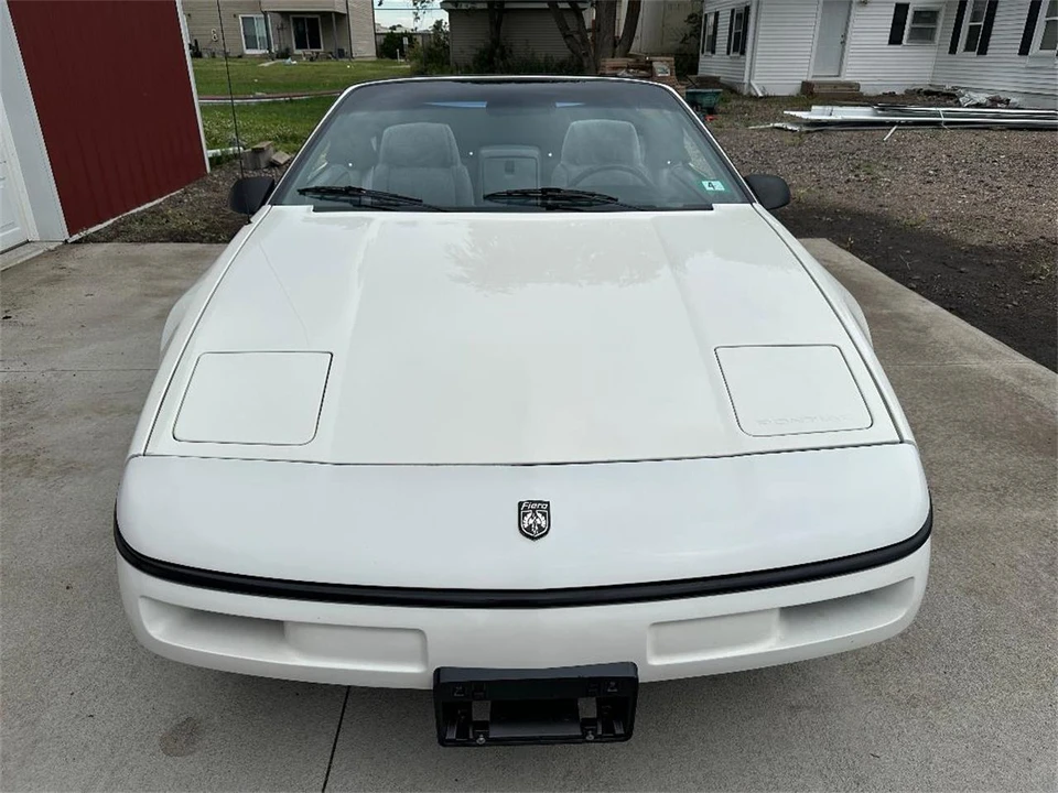 1987 Pontiac Fiero - Image 9 of 24