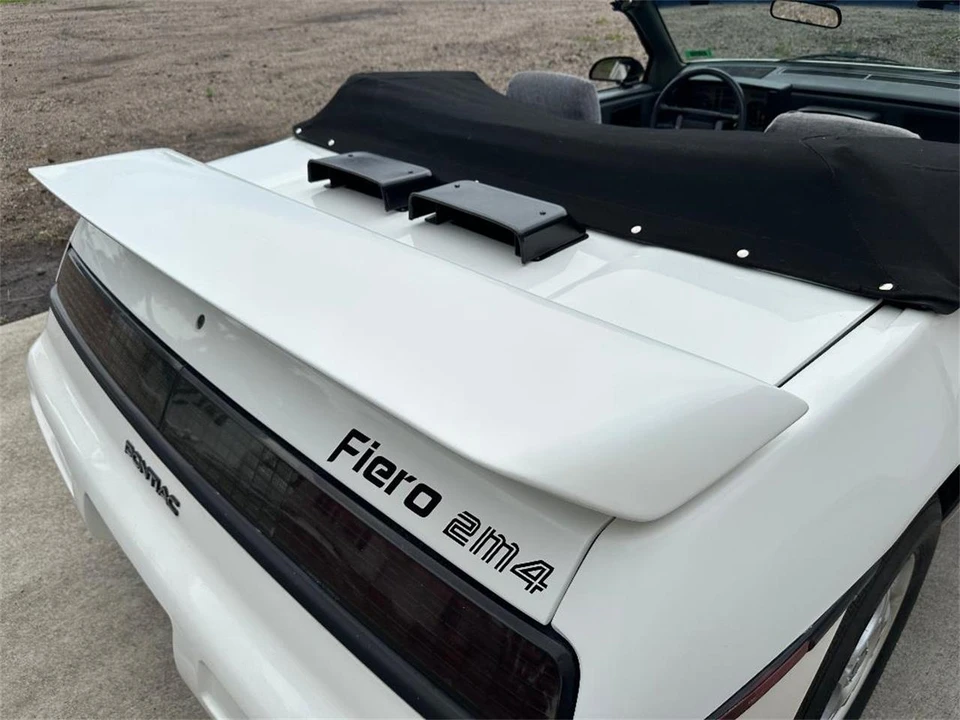 1987 Pontiac Fiero - Image 11 of 24