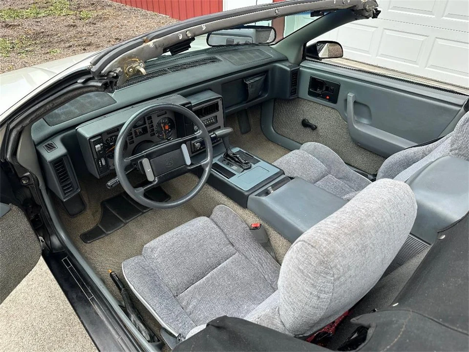 1987 Pontiac Fiero - Image 14 of 24