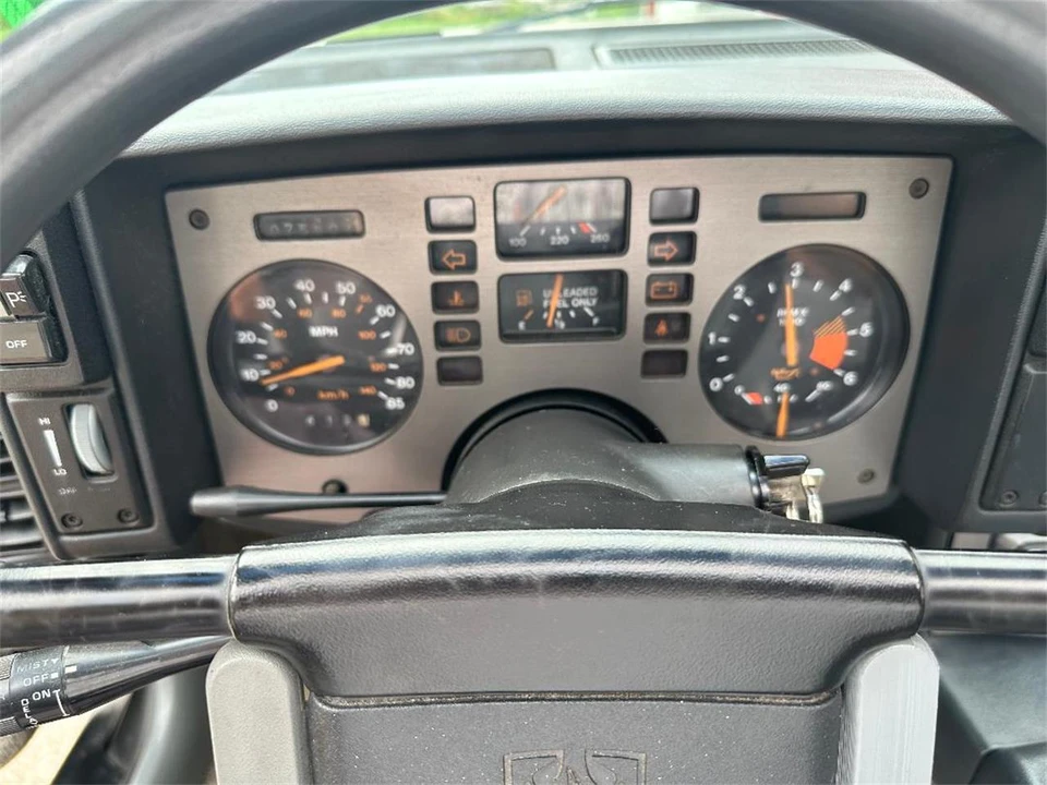 1987 Pontiac Fiero - Image 16 of 24