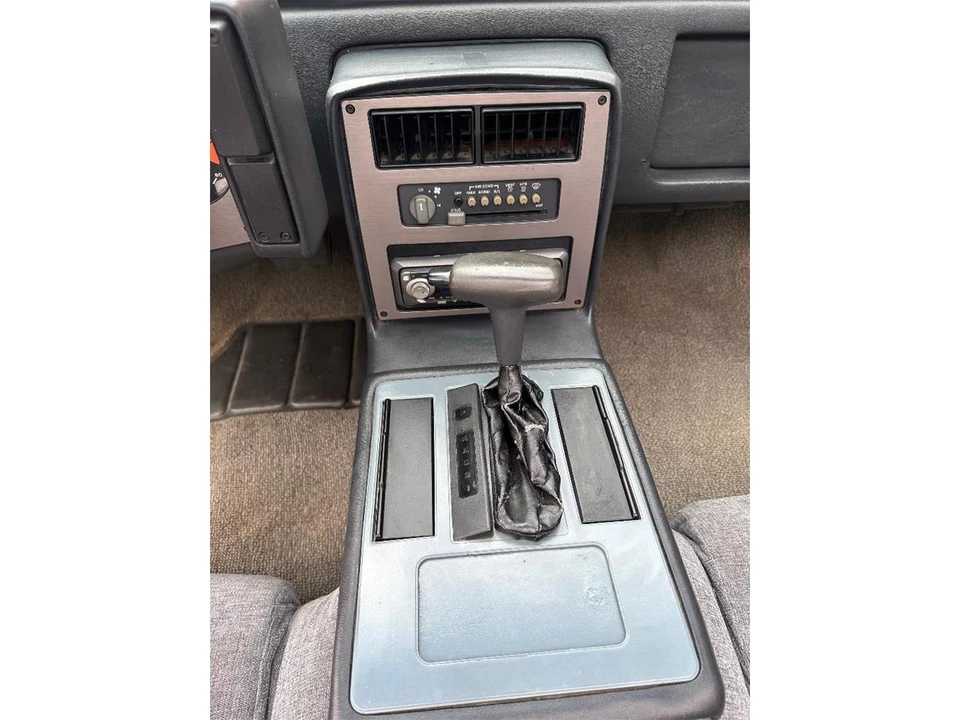 1987 Pontiac Fiero - Image 19 of 24