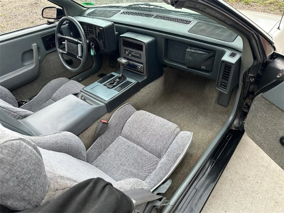 1987 Pontiac Fiero - Image 23 of 24