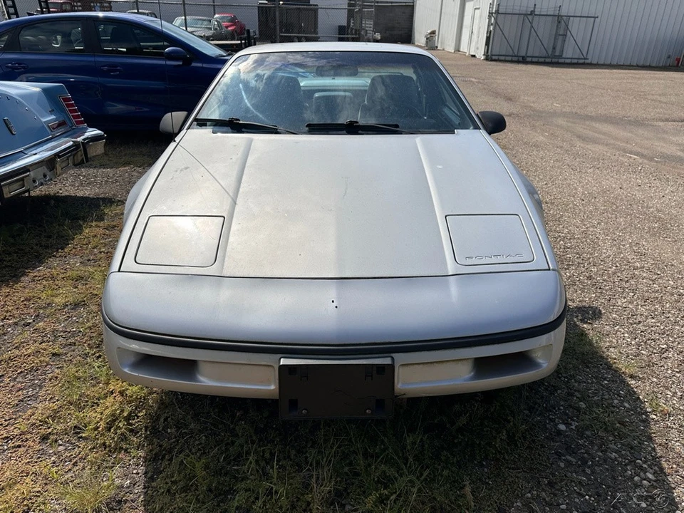 1987 Pontiac Fiero - Image 3 of 8