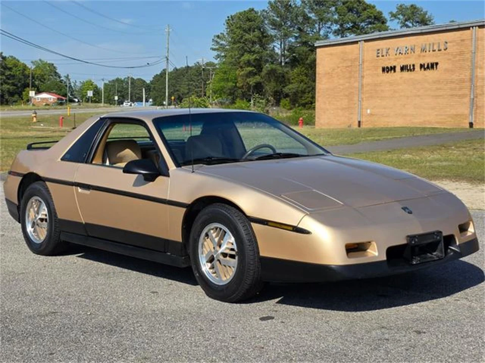 1987 Pontiac Fiero - Image 5 of 31