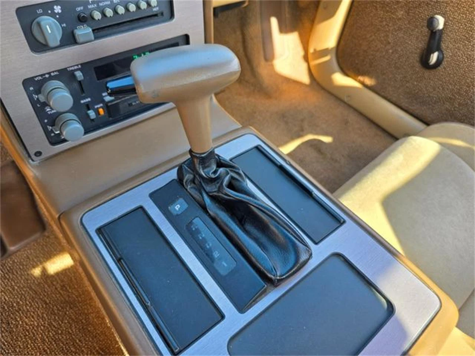 1987 Pontiac Fiero - Image 21 of 31