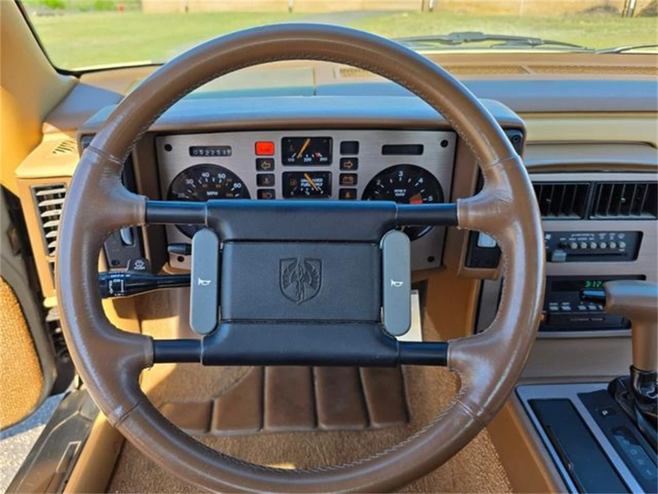 1987 Pontiac Fiero - Image 17 of 31
