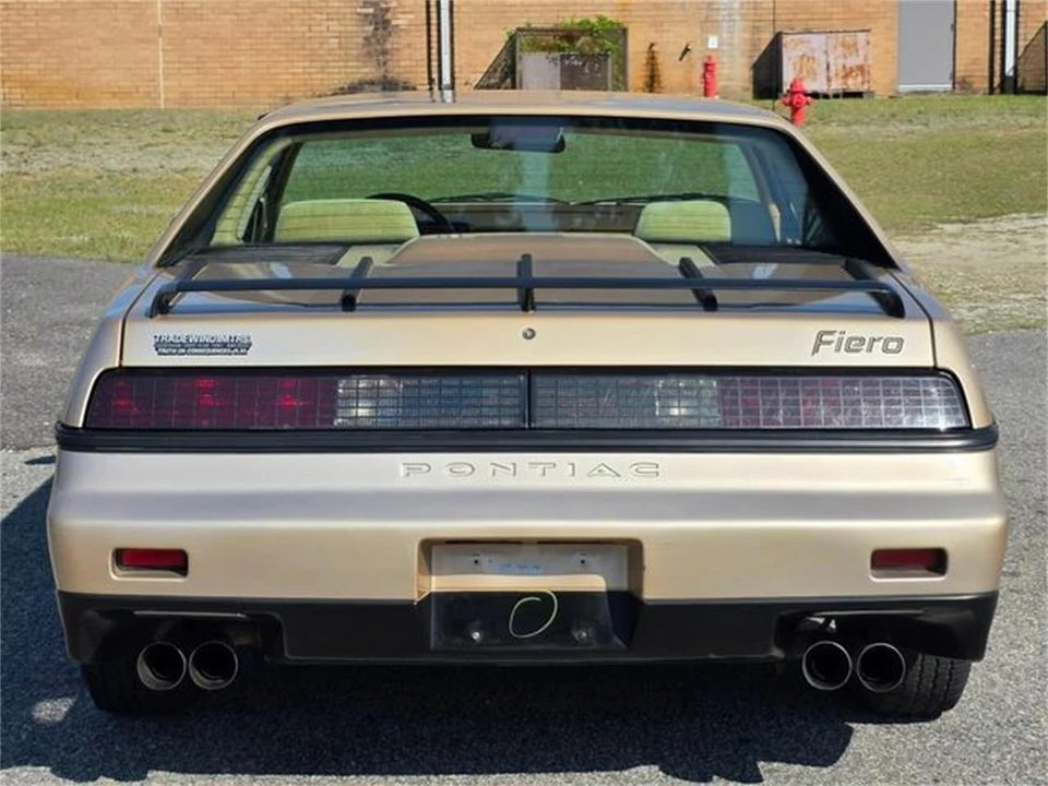 1987 Pontiac Fiero - Image 9 of 31
