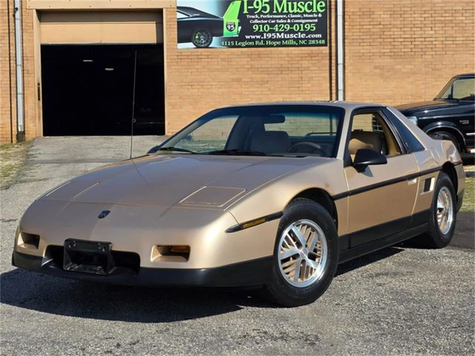 1987 Pontiac Fiero - Image 13 of 31