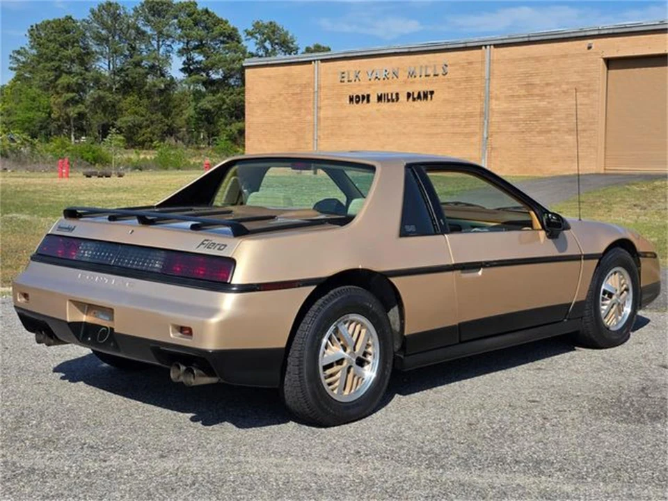 1987 Pontiac Fiero - Image 7 of 31