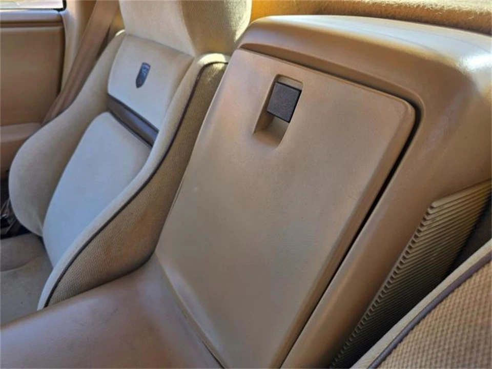 1987 Pontiac Fiero - Image 23 of 31