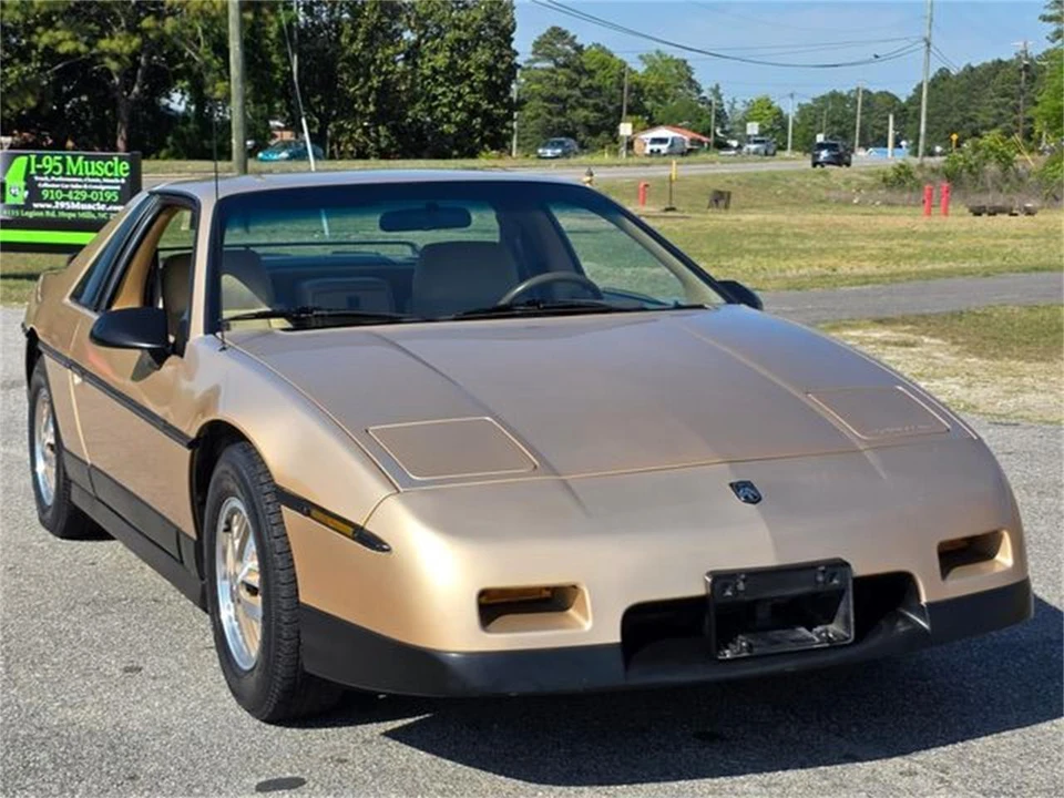 1987 Pontiac Fiero - Image 4 of 31
