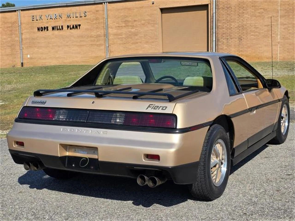 1987 Pontiac Fiero - Image 8 of 31