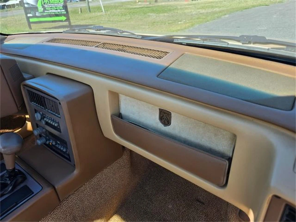 1987 Pontiac Fiero - Image 30 of 31