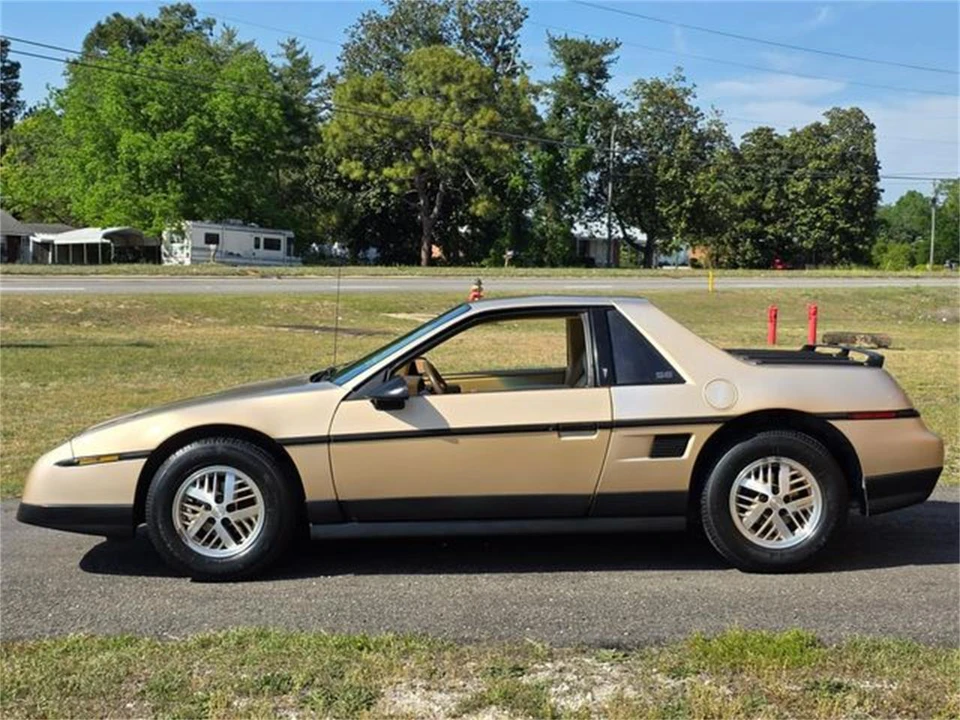 1987 Pontiac Fiero - Image 12 of 31