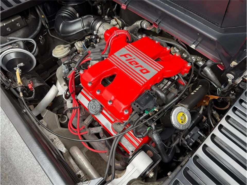 1987 Pontiac Fiero - Image 25 of 31
