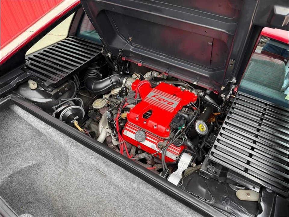 1987 Pontiac Fiero - Image 17 of 31