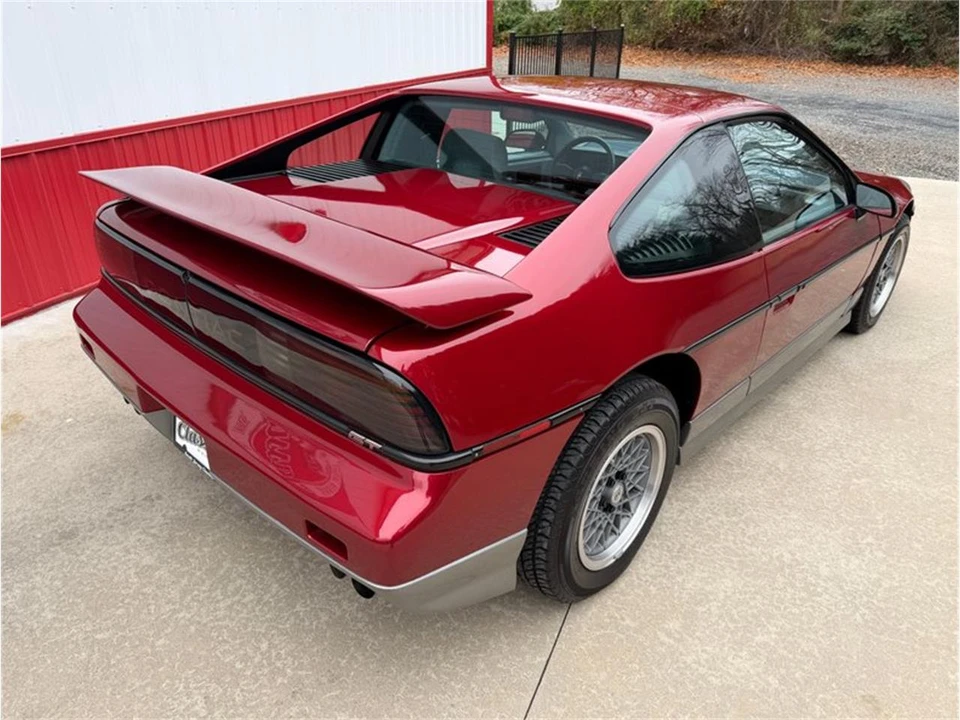 1987 Pontiac Fiero - Image 13 of 31
