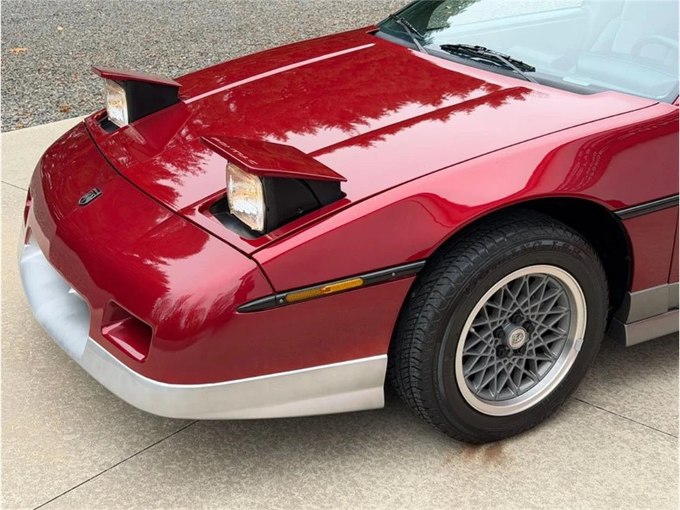 1987 Pontiac Fiero - Image 3 of 31