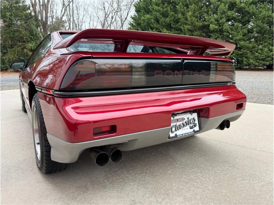 1987 Pontiac Fiero - Image 8 of 31