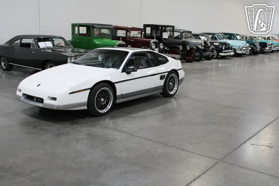 1987 Pontiac Fiero - Image 3 of 21