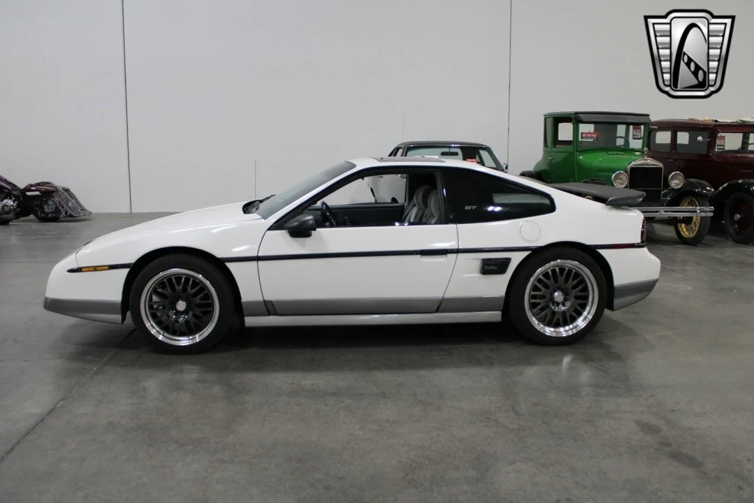 1987 Pontiac Fiero - Image 4 of 21