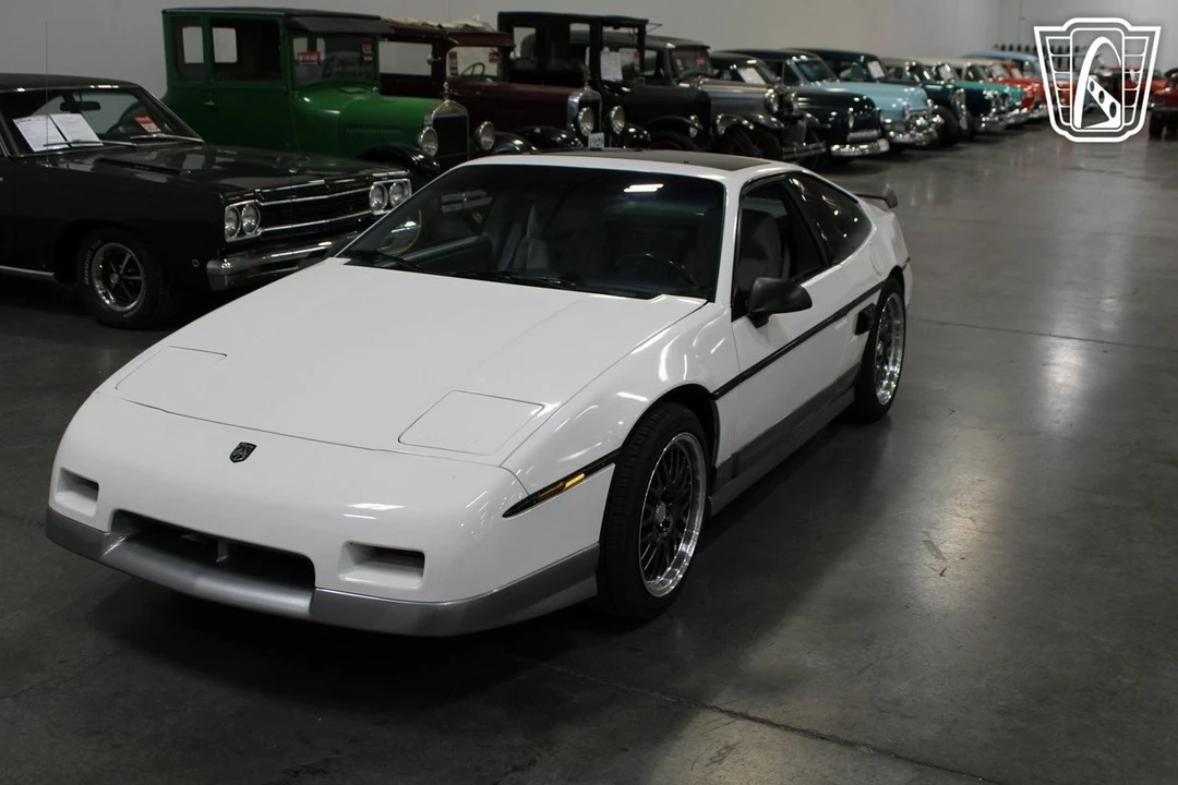 1987 Pontiac Fiero - Image 8 of 21