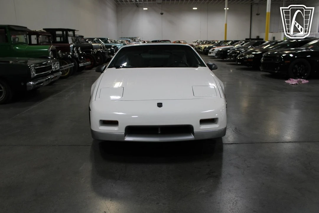 1987 Pontiac Fiero - Image 15 of 21