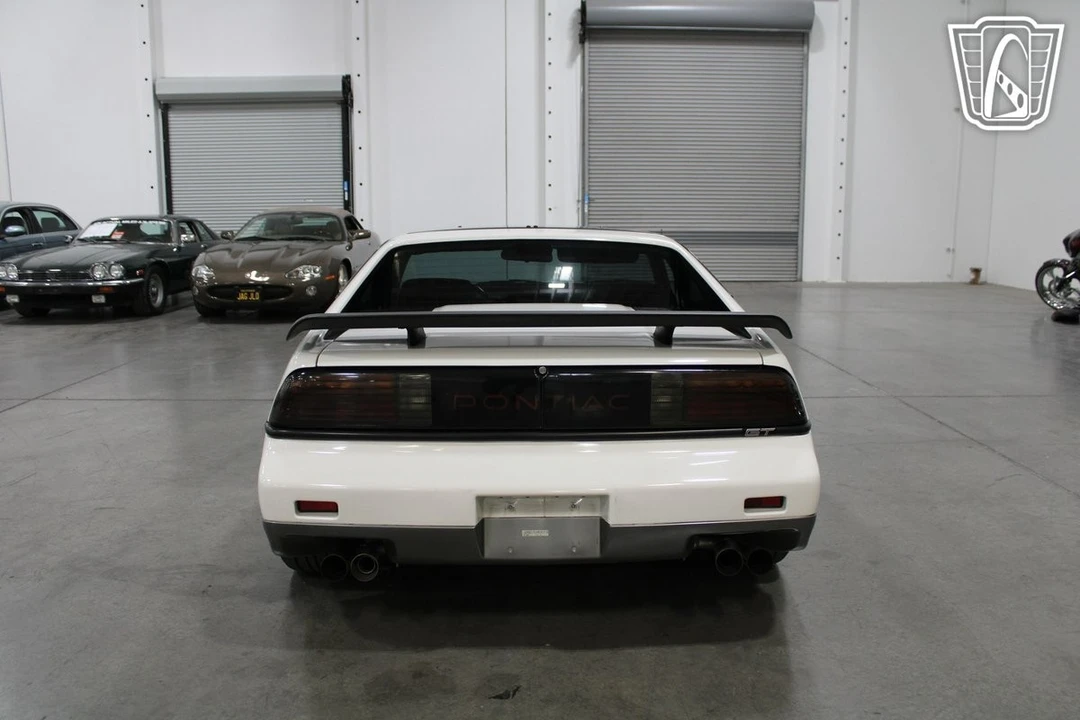 1987 Pontiac Fiero - Image 19 of 21