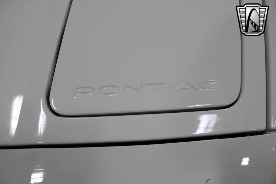 1987 Pontiac Fiero - Image 16 of 21