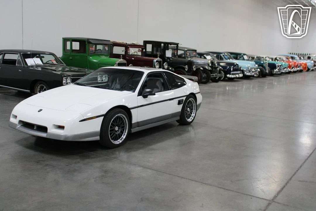 1987 Pontiac Fiero - Image 5 of 21