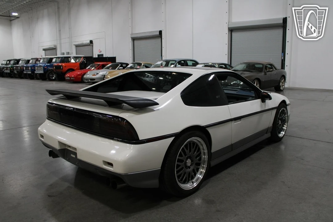 1987 Pontiac Fiero - Image 20 of 21