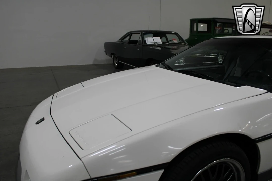 1987 Pontiac Fiero - Image 12 of 21
