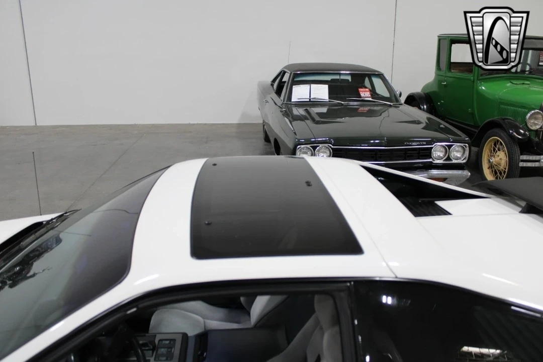 1987 Pontiac Fiero - Image 13 of 21