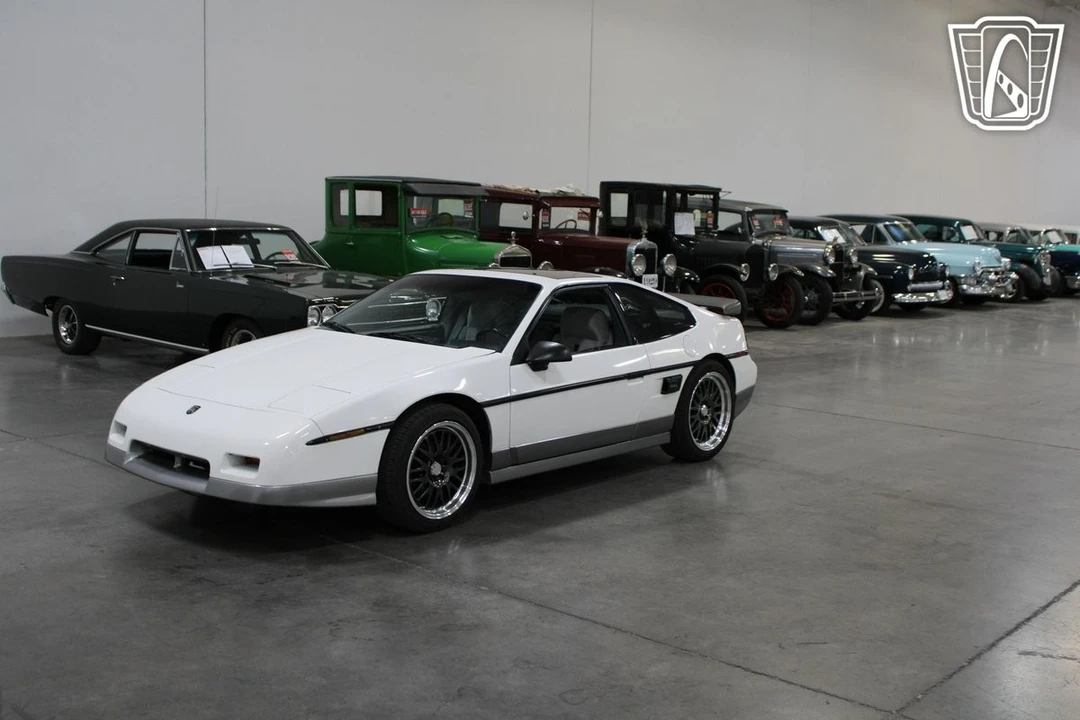 1987 Pontiac Fiero - Image 4 of 21