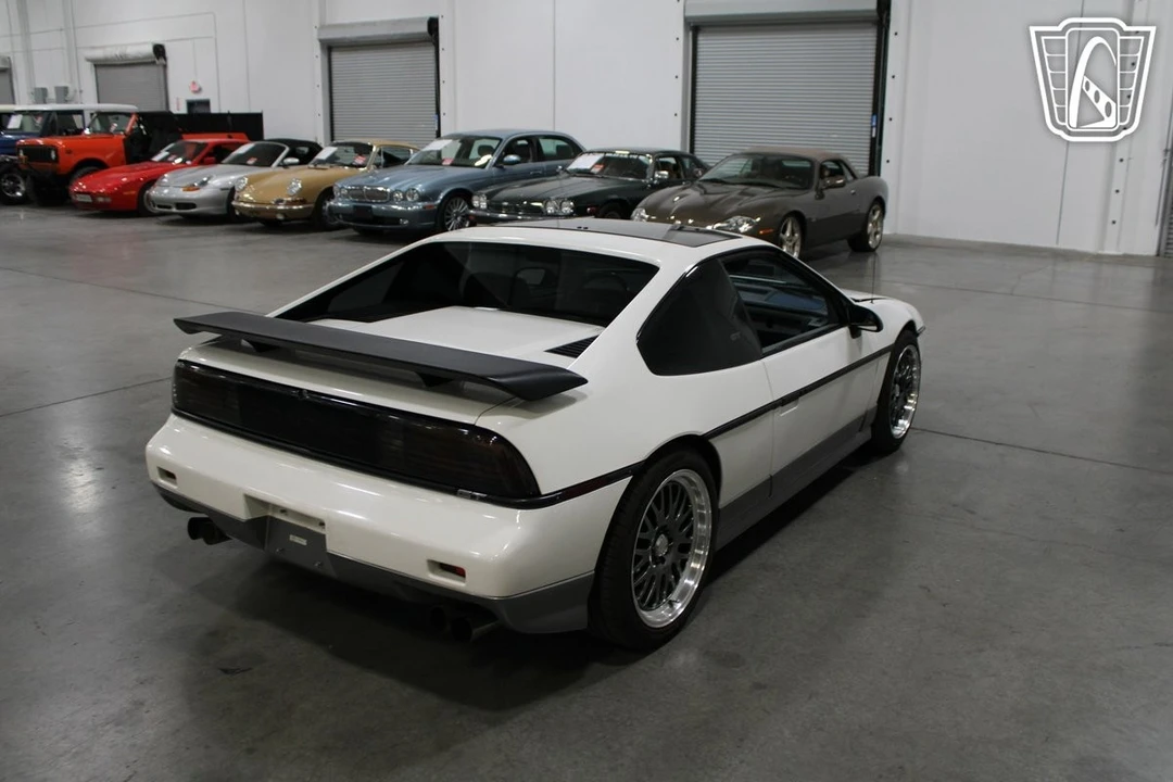 1987 Pontiac Fiero - Image 12 of 21