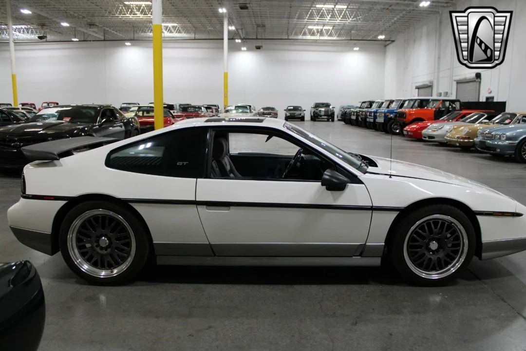 1987 Pontiac Fiero - Image 7 of 21