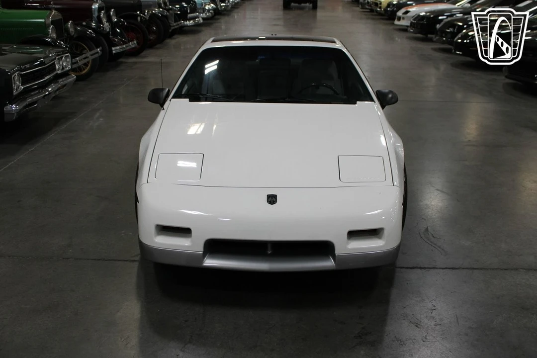 1987 Pontiac Fiero - Image 6 of 21