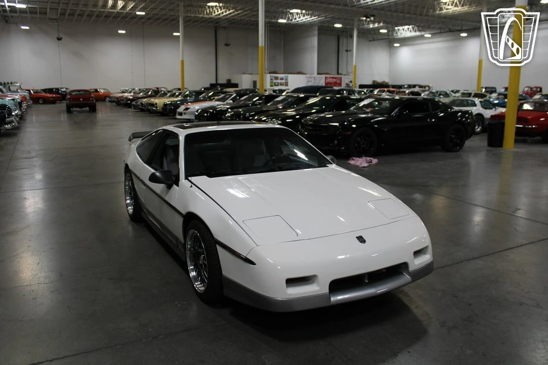 1987 Pontiac Fiero - Image 14 of 21