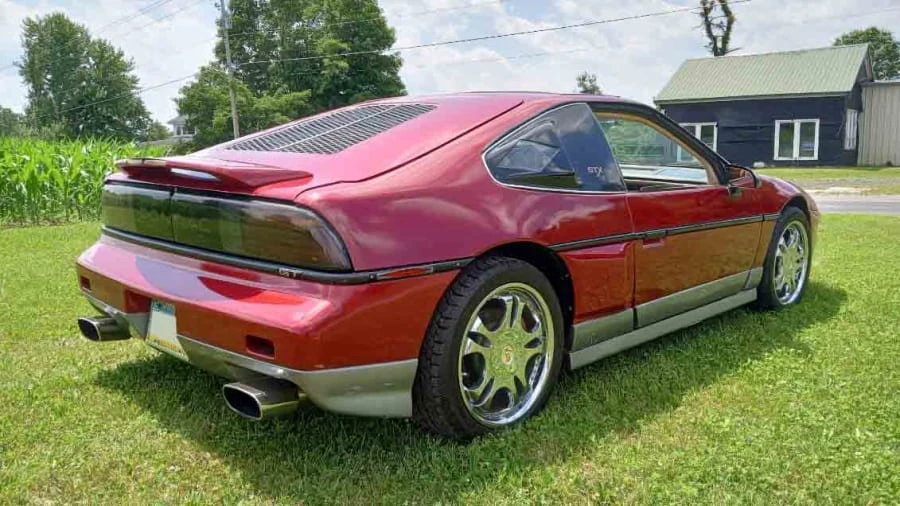 1987 Pontiac Fiero - Image 2 of 15
