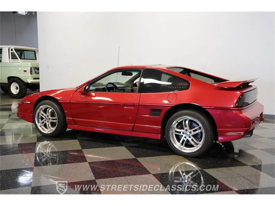 1987 Pontiac Fiero - Image 7 of 31