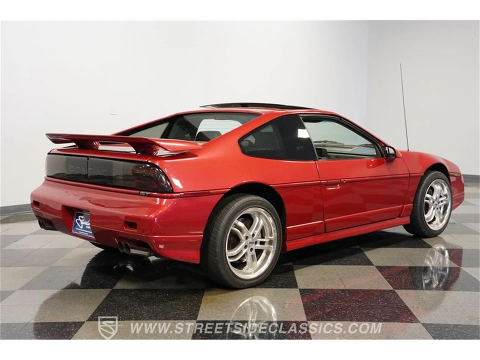 1987 Pontiac Fiero - Image 11 of 31