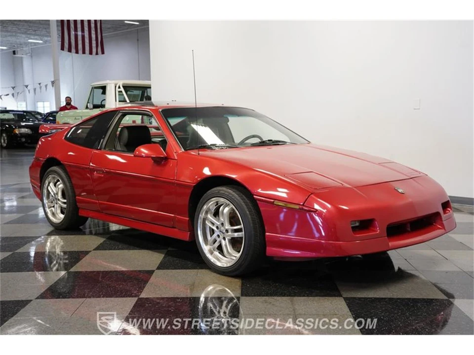1987 Pontiac Fiero - Image 15 of 31