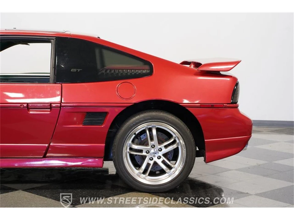 1987 Pontiac Fiero - Image 23 of 31