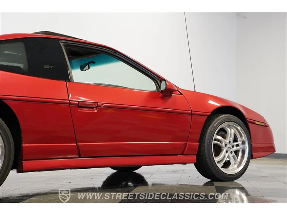 1987 Pontiac Fiero - Image 27 of 31