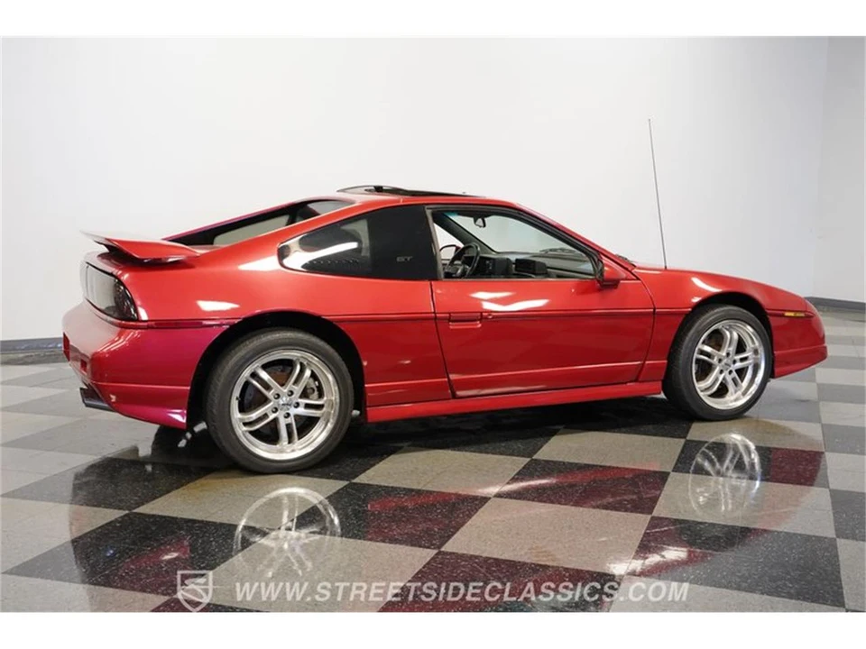 1987 Pontiac Fiero - Image 12 of 31