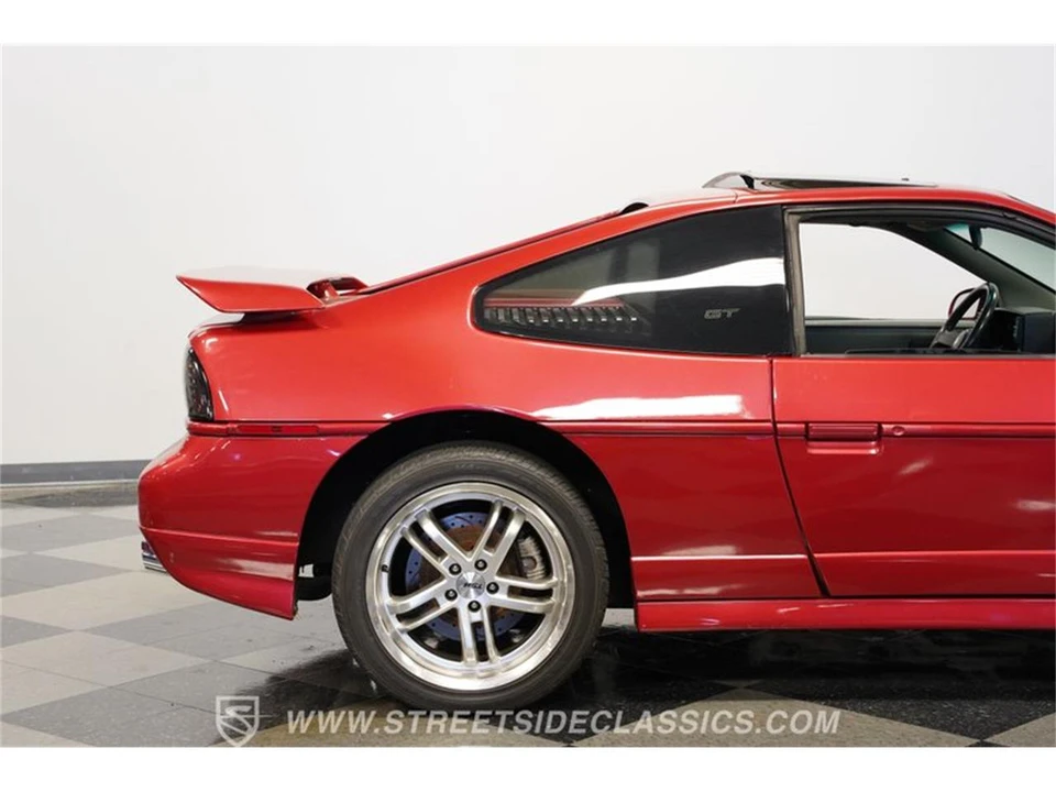 1987 Pontiac Fiero - Image 28 of 31