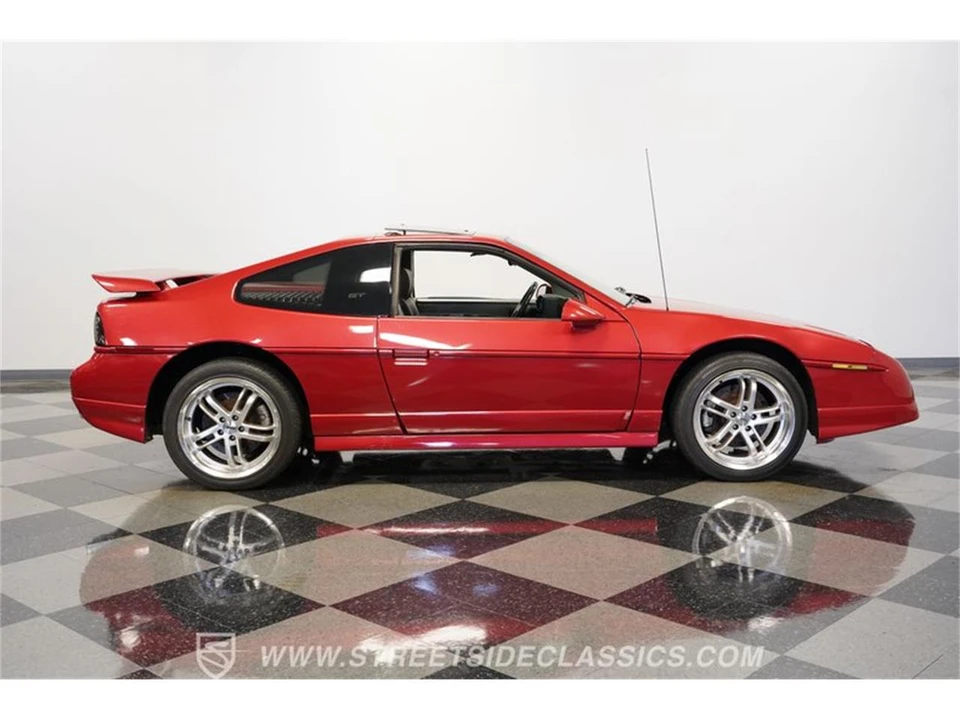 1987 Pontiac Fiero - Image 13 of 31