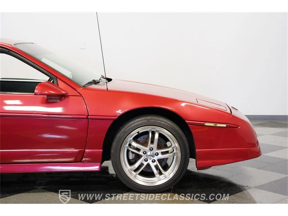 1987 Pontiac Fiero - Image 29 of 31
