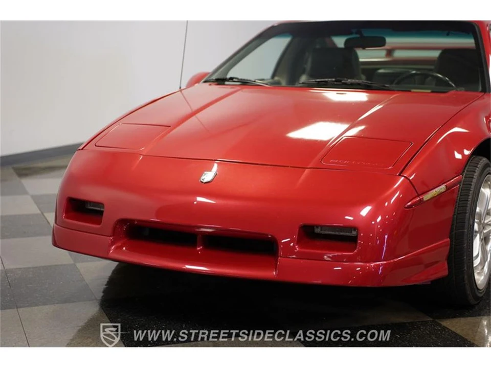 1987 Pontiac Fiero - Image 18 of 31