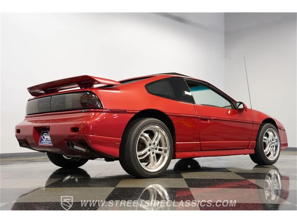 1987 Pontiac Fiero - Image 26 of 31